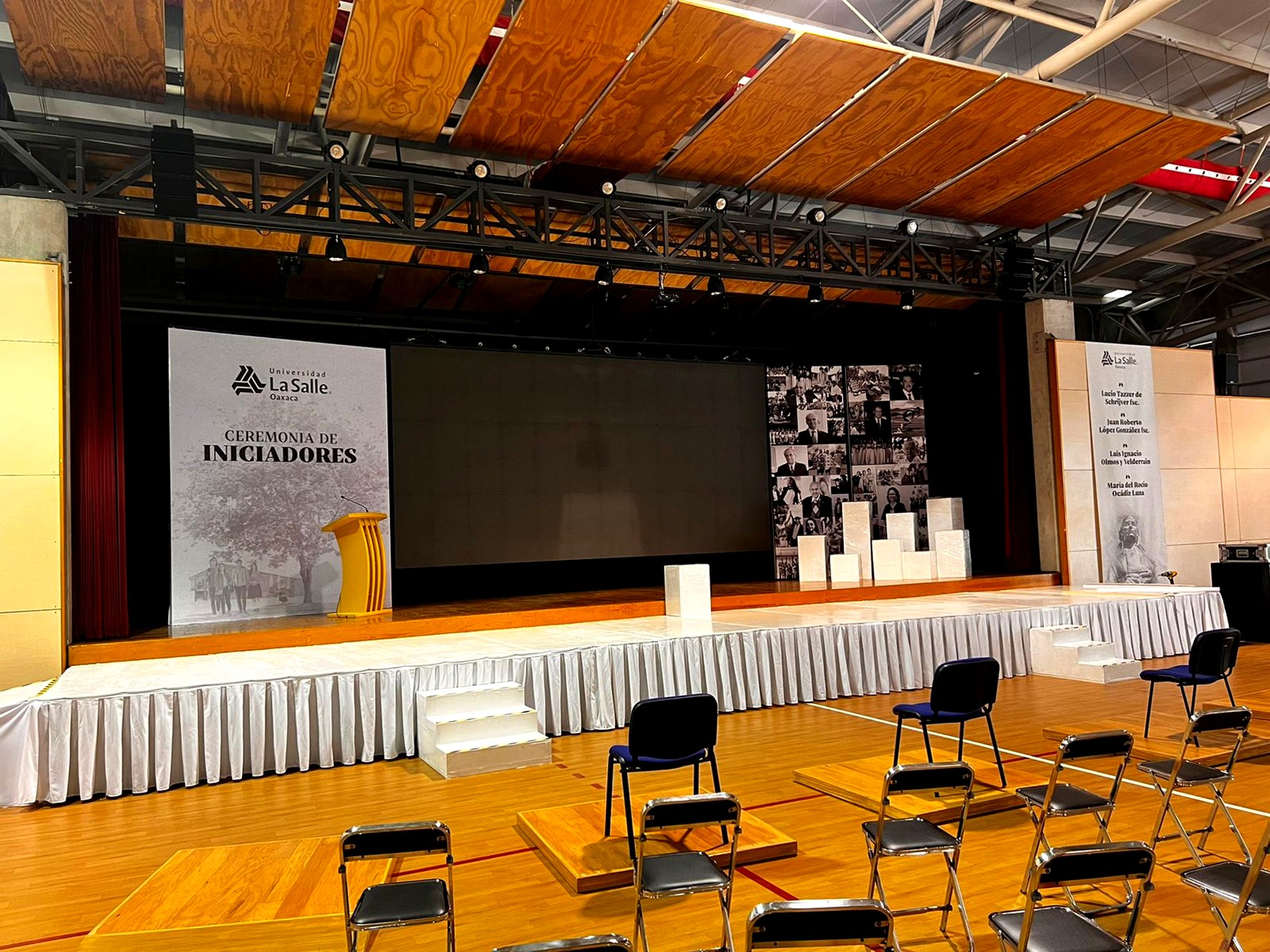 Ceremonia institucional de graduación en Universidad La Salle Oaxaca montada por Prolonsa